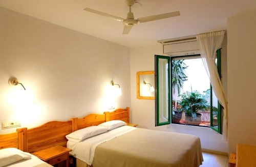 Roses Town Center Hostel | Hostal Rom