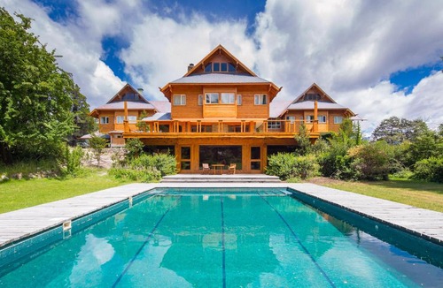 Victoria Island Hotel | Hostería Isla Victoria Lodge
