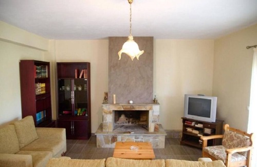 Stropones House | House Evia offers a spacious family holiday home. Ideal for relaxation