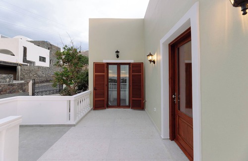 Santorini House | House for the whole family in Exo Gonia Santorini with views to the Aegean Sea.