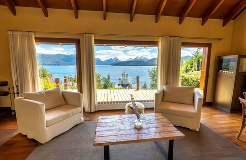 Angostura Ski Chalet | House next to Lake Nahuel Huapi: with stunning panoramic views & Outdoor Jacuzzi