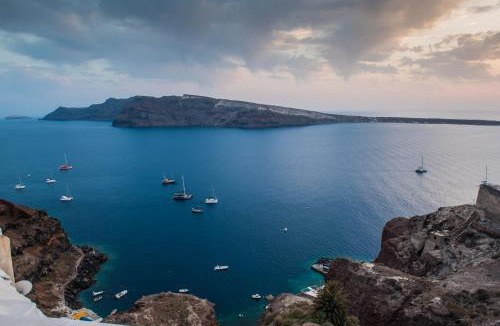 Oia Villa | Hyperion Oia Suites