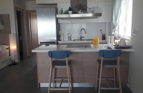 Kokinos Pirgos Apartment | Iris Suite | Beachfront Getaway