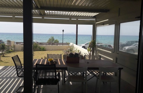Kokinos Pirgos Apartment | Iris Suite | Beachfront Getaway