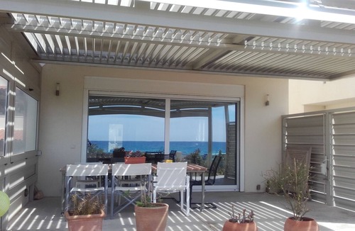 Kokinos Pirgos Apartment | Iris Suite | Beachfront Getaway
