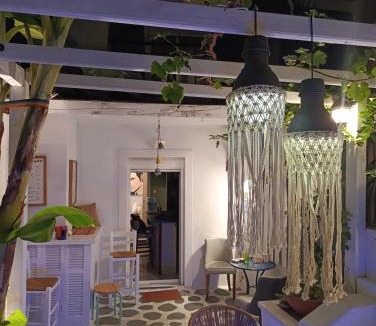 Agios Pavlos Apartment | Isalos Trykonos Garden Thessaloniki - Central Oasis with free parking