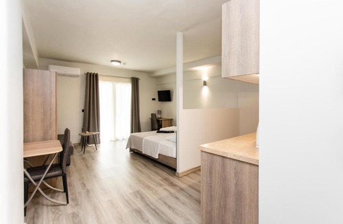 Vardaris Apartment | John Central Suites