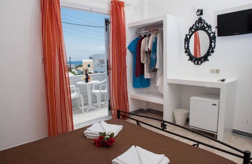 Kamari House | Join Us Low Cost Rooms