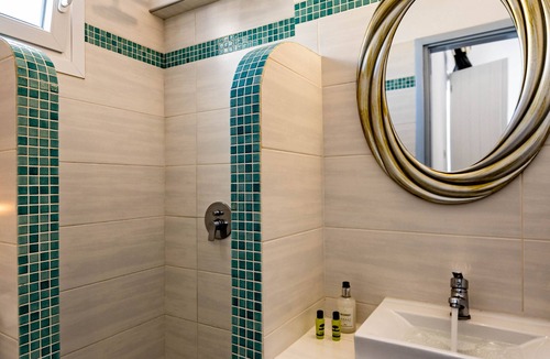Kamari House | Join Us Low Cost Rooms