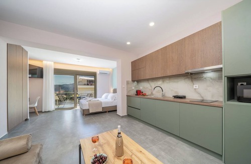 Karavomylos Apartment | KARAVOMYLOS STUDIO by ELENI & MEMAS Luxury Apartments