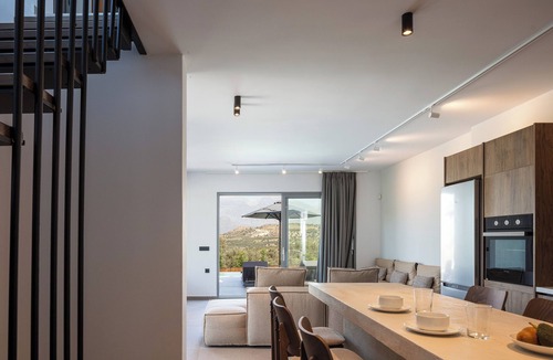 Kamilari Villa | Kōa Villa II, Stylish villa Near Beach by etouri