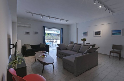 Zografos Apartment | Kotopouli 14 2 bd apt close to children's hospital