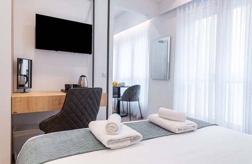 Ampelokipoi Bed & Breakfast | Kriel Suites by LIV Homes 01