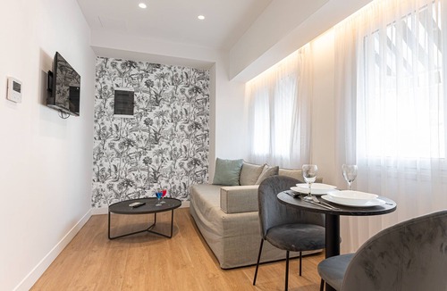 Ampelokipoi Bed & Breakfast | Kriel Suites by LIV Homes 201