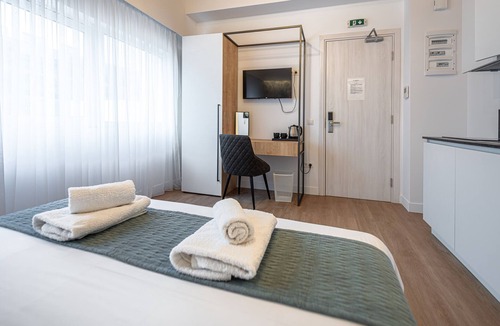 Ampelokipoi Bed & Breakfast | Kriel Suites by LIV Homes 302