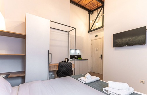 Ampelokipoi Bed & Breakfast | Kriel Suites by LIV Homes 303