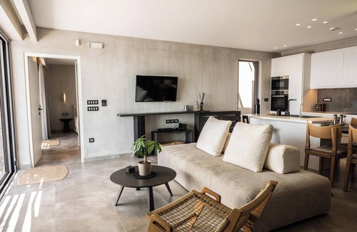 Vizari Villa | Kumo Villa II - Luxe Coastal Escape with Sea Views