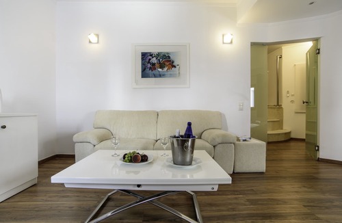 Kamari Hotel | La Mer Deluxe Hotel & Spa - Adults only