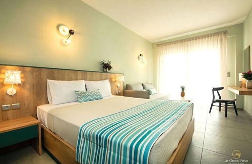 Gerakini Apartment | Le Grand Rêve Junior Suite 1