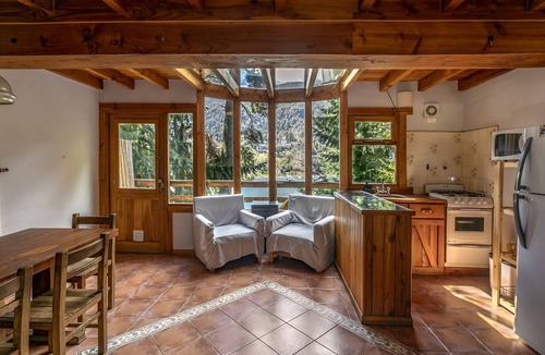 Puerto Manzano Cabin | Le Pommier 2 | Cabañas frente al Lago y con Pileta Climatizada