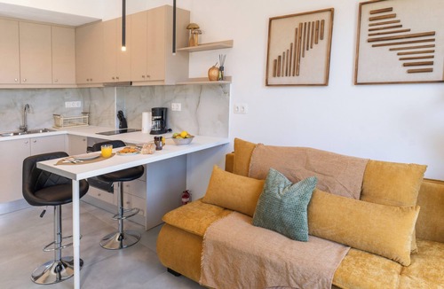 Monopari Apartment | Lemon Tree - Private Garden & View