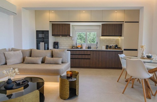 Loutraki House | LemonTree Villa,with Panoramic Aegean Views Rooftop Jacuzzi and Yoga Garden