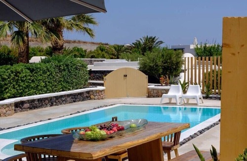 Exo Gialos Villa | Lovely Santorini Villa | 3 Bedrooms | Aria Villa | Private Pool & Close to.