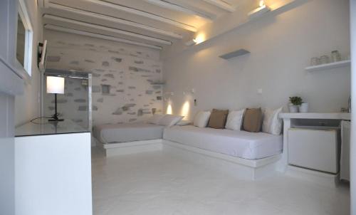 Tinos Town House | lucas rooms
