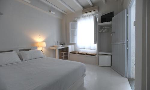 Tinos Town House | lucas rooms