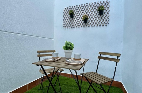 Distrito Centro Apartment | Luxurious Central Suite El Geranio in Córdoba, Next to Plaza de Tendillas