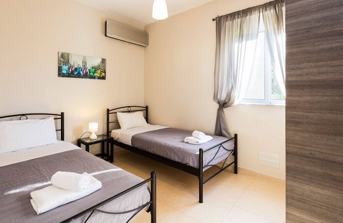 Chorafakia Apartment | Luxury Apartment Gabriel, 2br, big shared pool, close to the beach