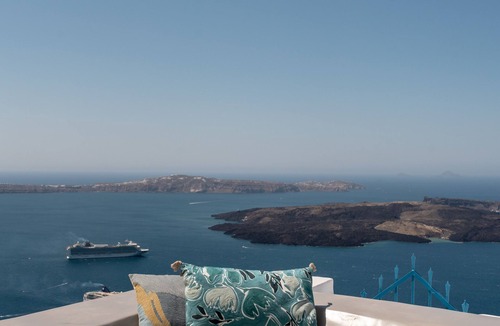 Imerovigli Villa | Luxury Cave Villa, Caldera View, Outdoor Heated Plunge Pool