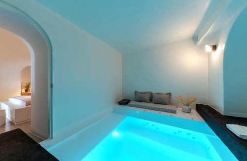 Fira Villa | Luxury Grand Santorini Villa 3 Bedrooms Unforgettable Caldera Sea Views & Outdoor Hot Tub Fira