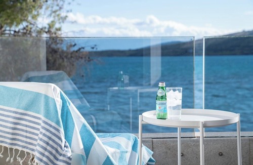 Itea House | Luxury on the Water - Seaside Maisonette in Itea