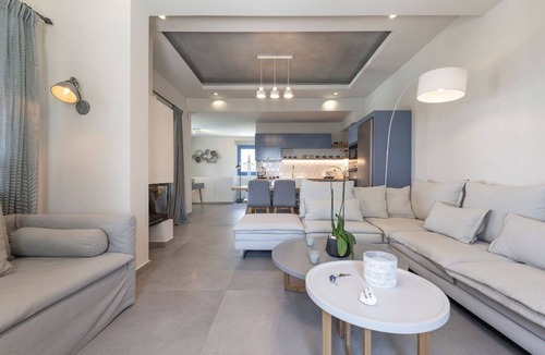 Megalochori Villa | Luxury Santorini Villa | 4 Bedroom Villa | Secluded Location & Private Pool |.
