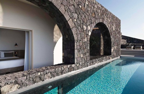 Oia Villa | Luxury Santorini Villa | Villa Sirens Song | 3 Bedrooms | Private Infinity Pool.