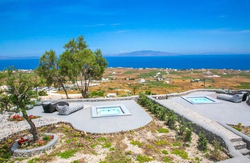 Finikia Villa | Luxury Santorini Villa | Villa Elysian Dyo | Private Hot Tub | Air Conditioning.