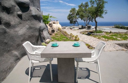 Finikia Villa | Luxury Santorini Villa | Villa Elysian Dyo | Private Hot Tub | Air Conditioning.