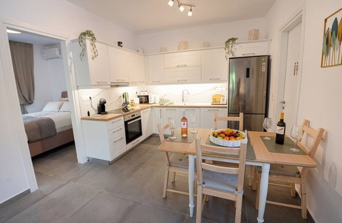 Poros Apartment | Luxury Villa Yvonni is a cosy, modern new built villa with 2 separate apartments