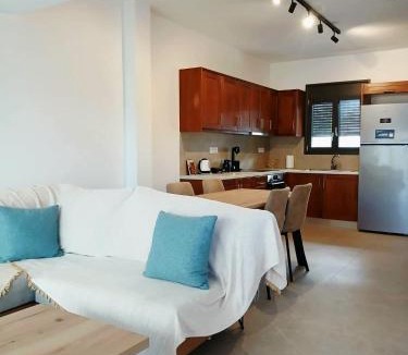 Mytikas House | Lygonis White Houses