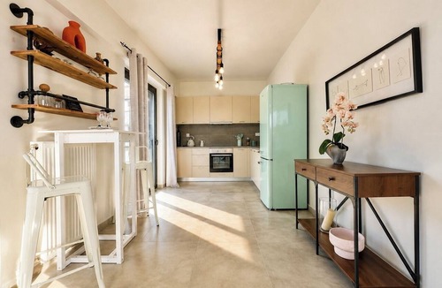 Likovrisi Apartment | Lykovrysi - Modern Apartment Near Athens by ΜΡS