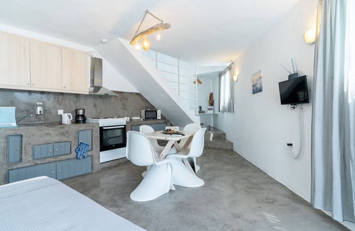 Perissa Apartment | Maisonette house with jacuzzi L&E