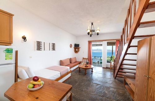 Istron Apartment | Maisonette (split-level apartment) with sea view, Wi-Fi, and air conditioning