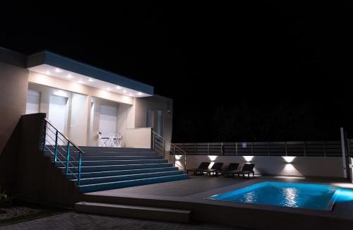 Skotina Apartment | MARRONI RETREAT - Pool - Spa - Gym