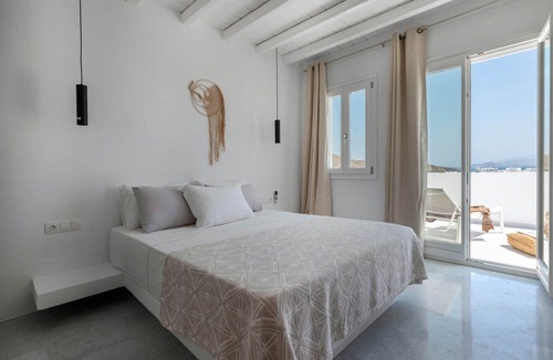 Logaras Villa | Marvellous Paros Villa | Villa Kallisti | 5 Bedrooms | Large Pool