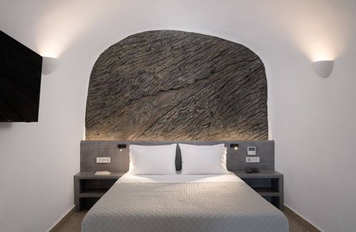 Megalochori Villa | Meliti Cave Suite