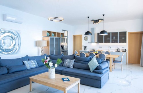 Agios Nikitas House | Milos Bay Villas- Brandneue moderne Villa mit spektakulärem Blick auf den Stran by Interhome