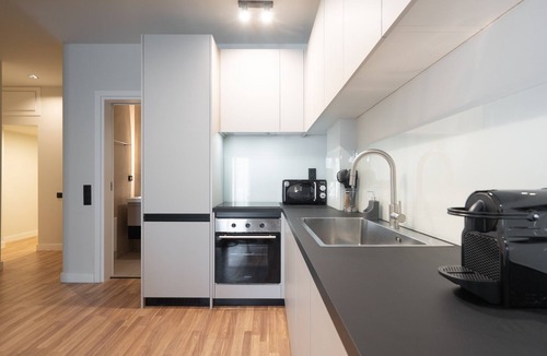 Kypseli Apartment | Modern 2BR w/Rooftop Sauna/Gym/Meeting Room