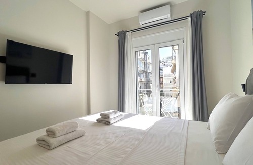 Piraeus Apartment | Modern Bright 1BR next to Pasalimani & Marina Zeas