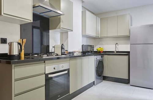 Casablanca Apartment | Modern Elegance: 3 Bed Escape in Trendy Casablanca